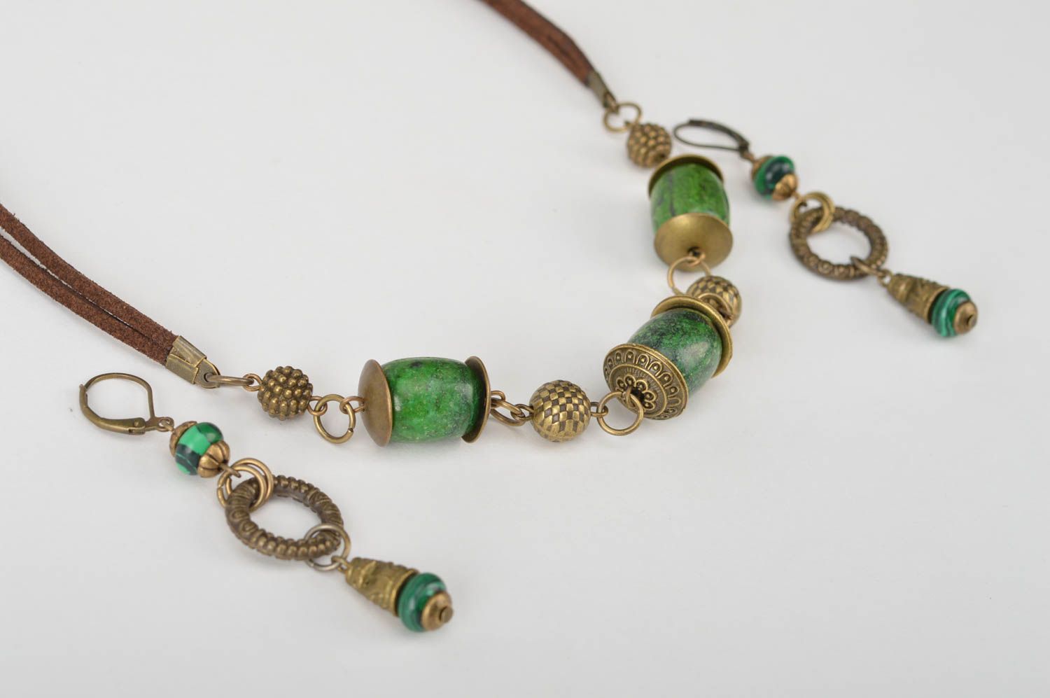 Boucles d'oreilles et collier ethniques métalliques faits main cadeau femme photo 3