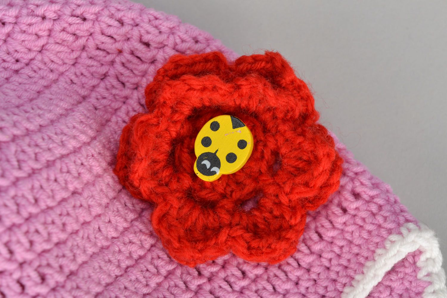 Bonnet tricot pour une fille fait main rose avec ficelles chaud original Pavot photo 2