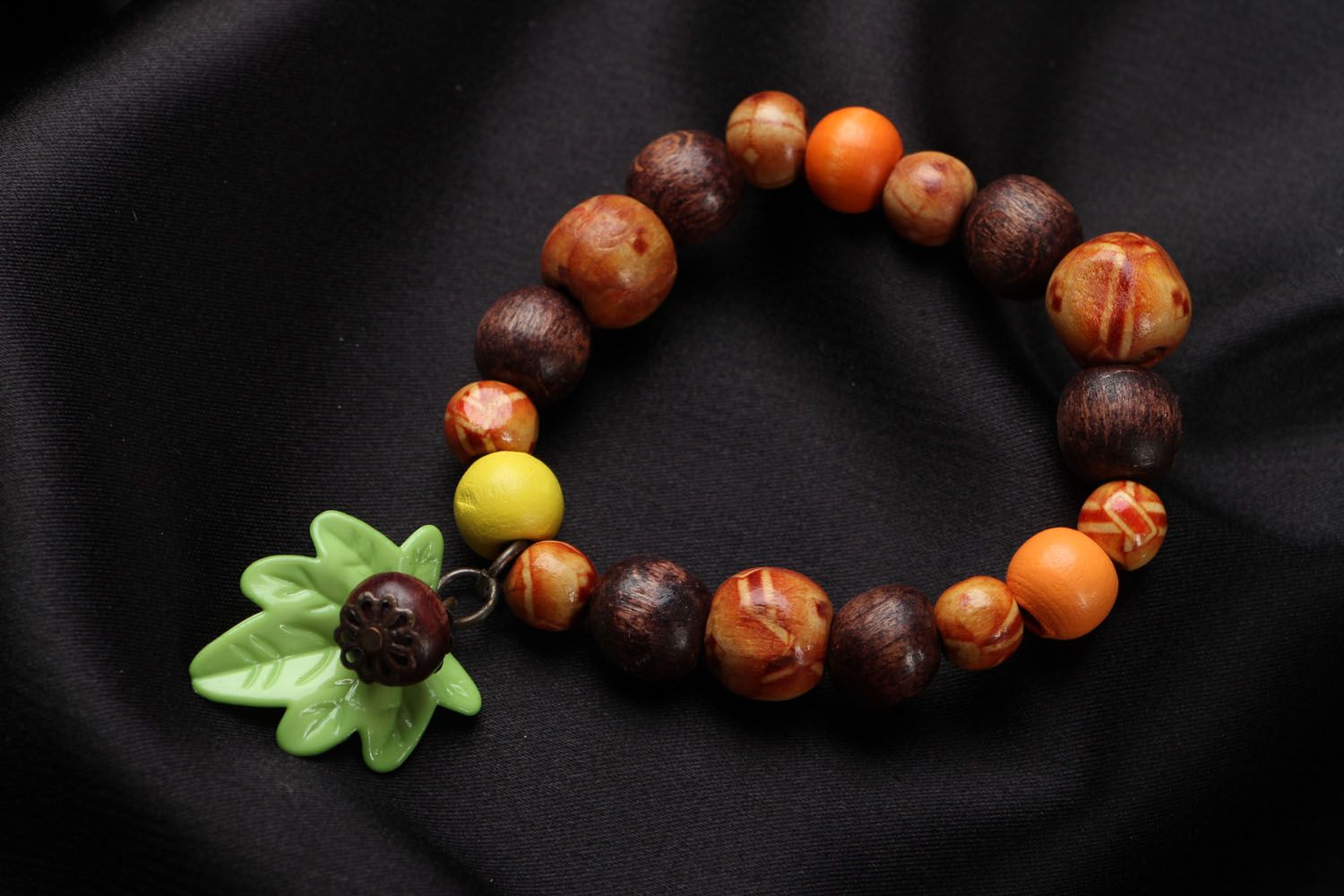 Wooden bead bracelet photo 2