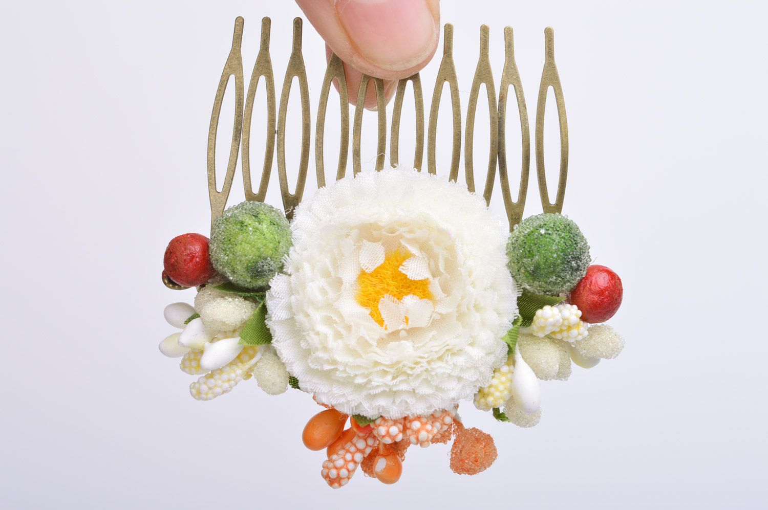 Handmade decorative metal hair comb with artificial flowers and berries Chamomile photo 3