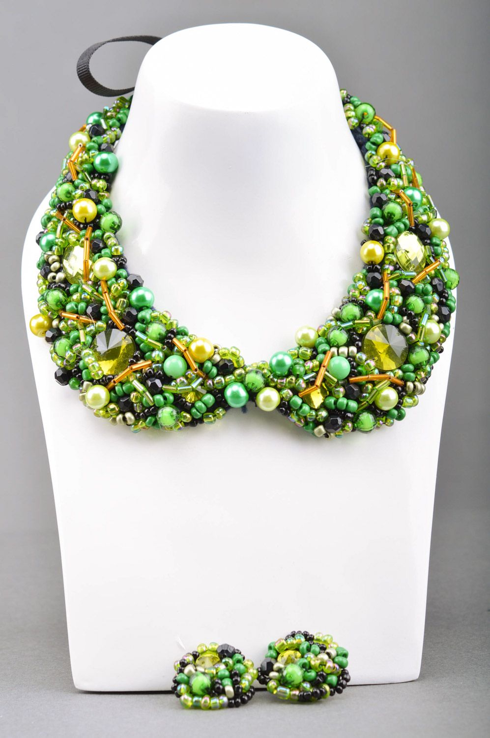 Set of handmade green bead embroidered jewelry set earrings and collar necklace photo 3