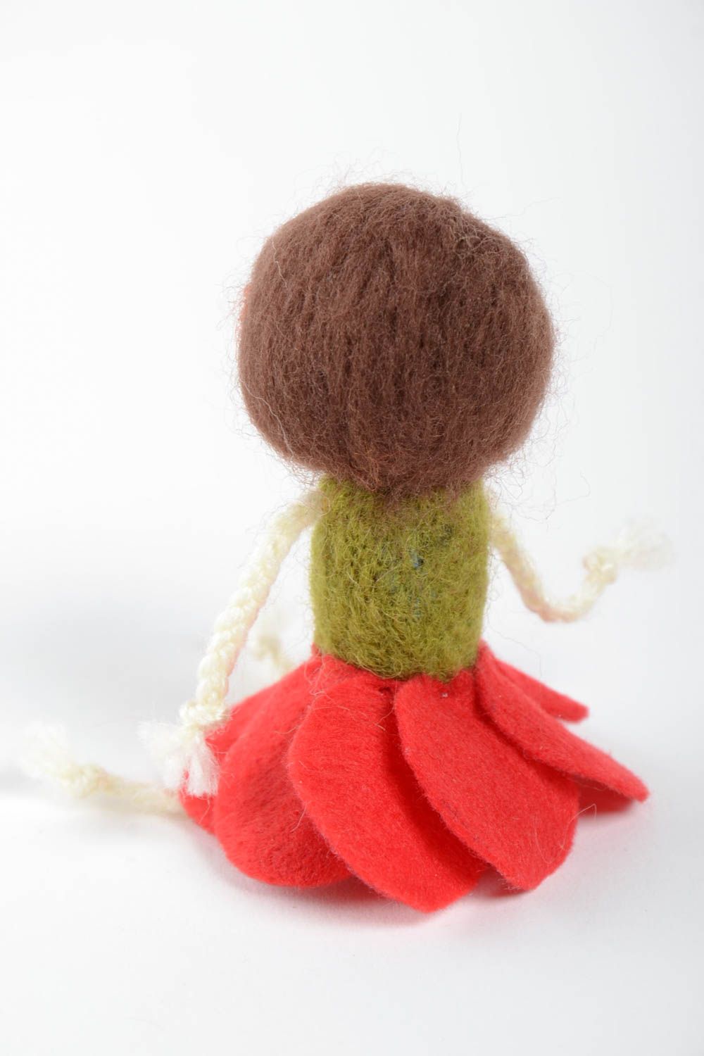 Игрушка из натуральной шерсти в технике сухого валяния ручной работы Куколка фото 3