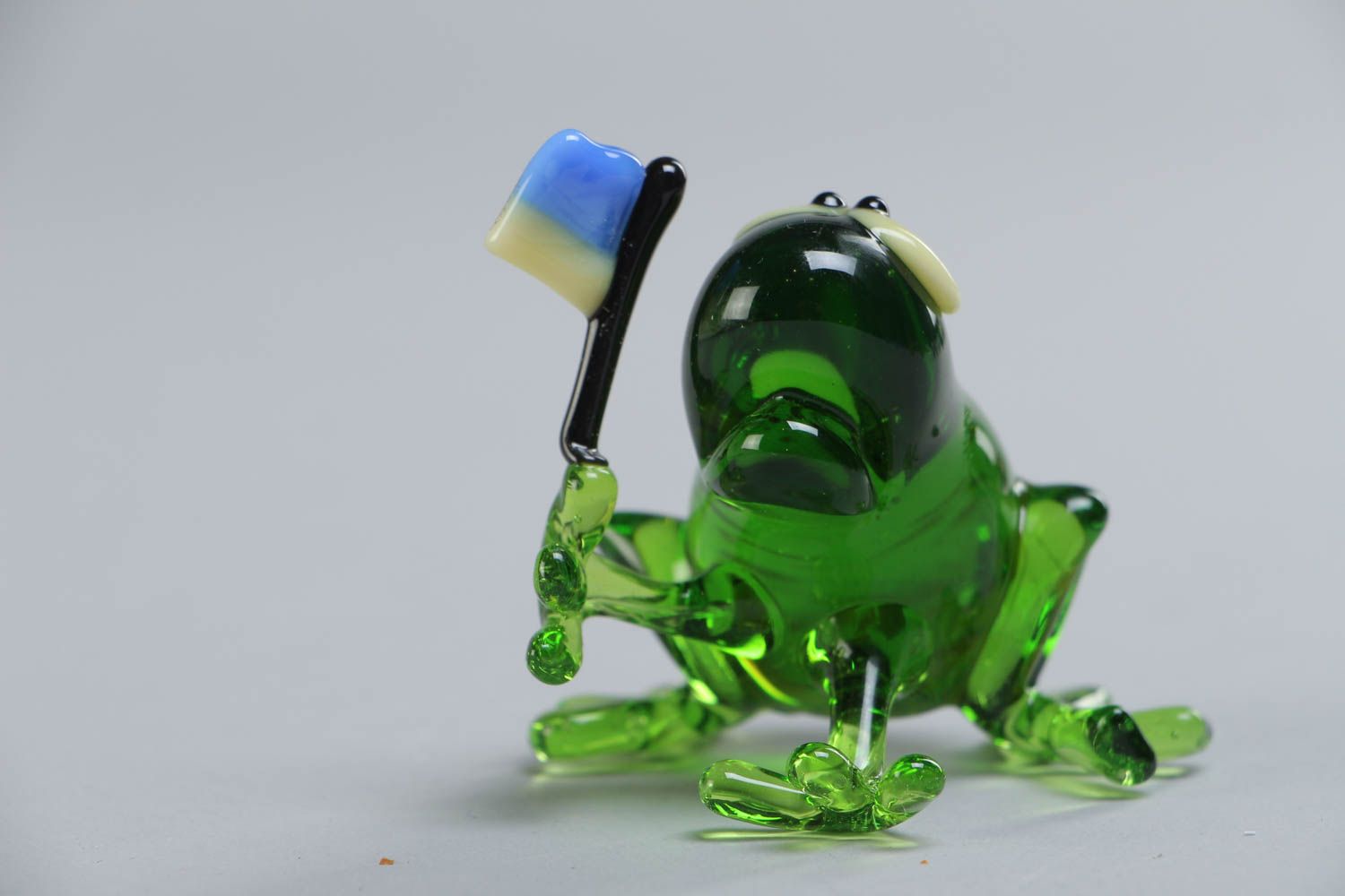 Beautiful green handmade lampwork glass figurine of frog photo 4