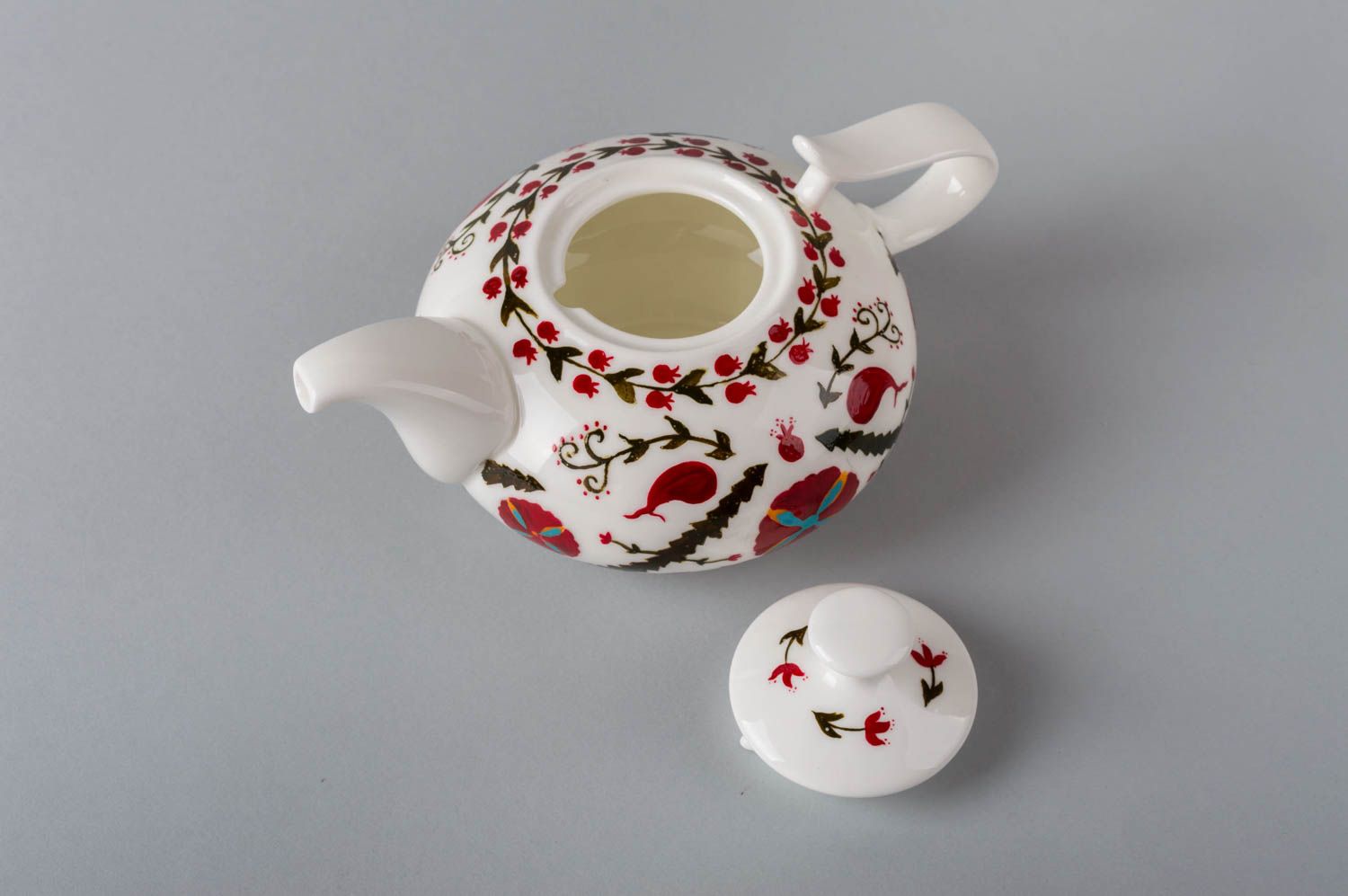 Заварочный чайник из глины с авторской росписью белый маленький ручной работы фото 4