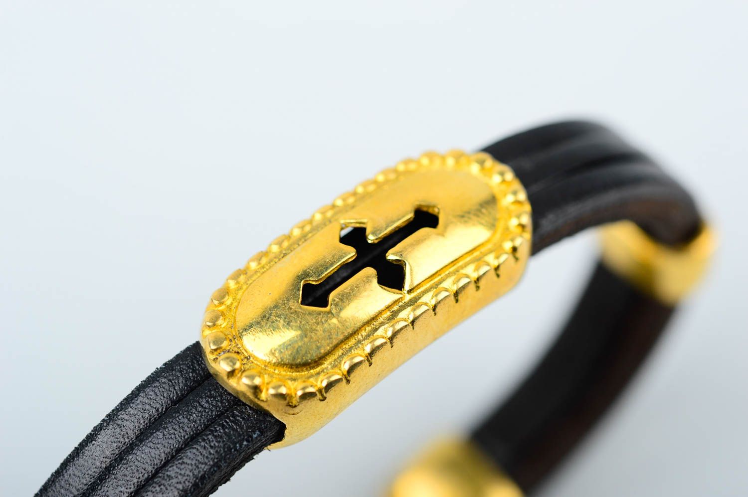 Браслет ручной работы браслет из кожи дизайнерское украшение черное с латунью фото 4