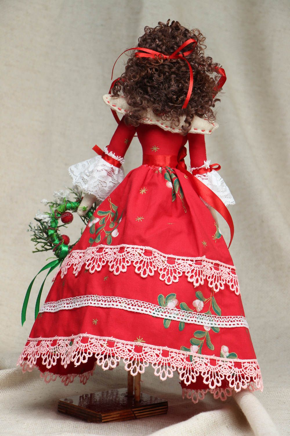 Авторская кукла-пакетница в красном платье фото 3