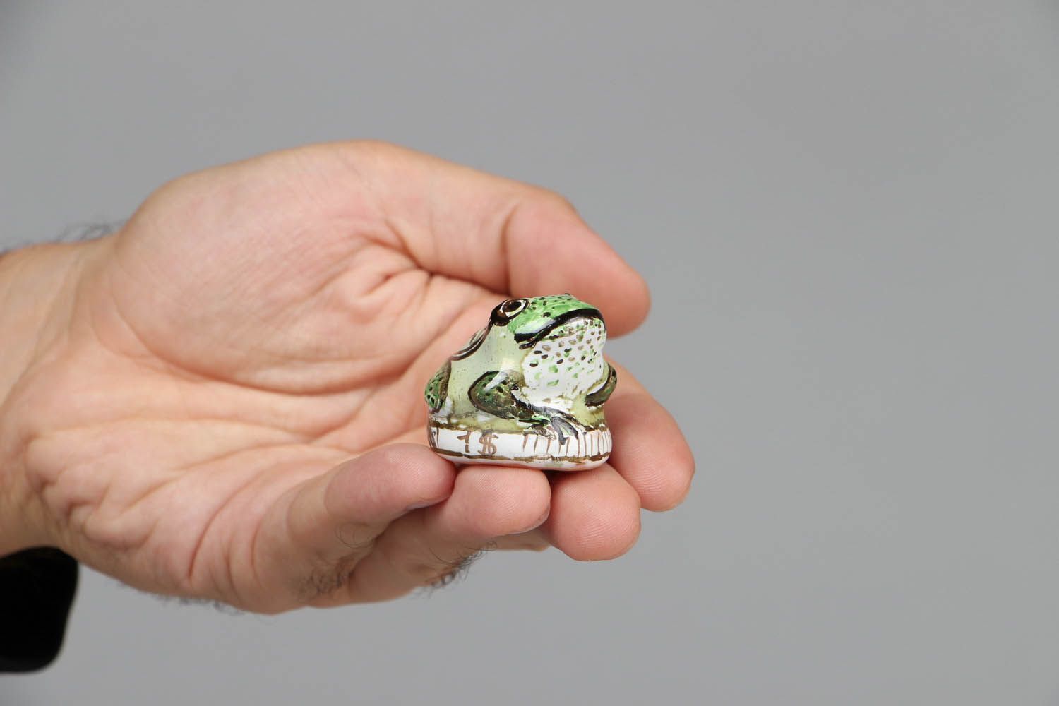 Figurine céramique en forme de grenouille modelée à main photo 4