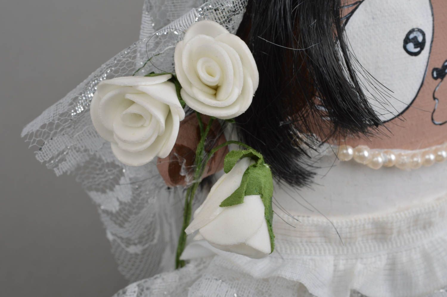 Künstlerisches Kuscheltier aus Stoff mit Untersatz bemalt Braut handgefertigt foto 5