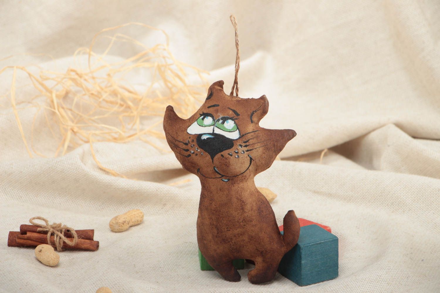 Игрушка с запахом текстильная ручной работы с петелькой котик авторская фото 1