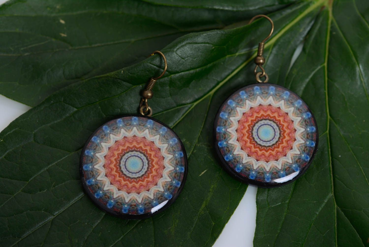 Runde Ohrringe aus Polymerton mit Anhängern Decoupage schön handmade für Frauen foto 2