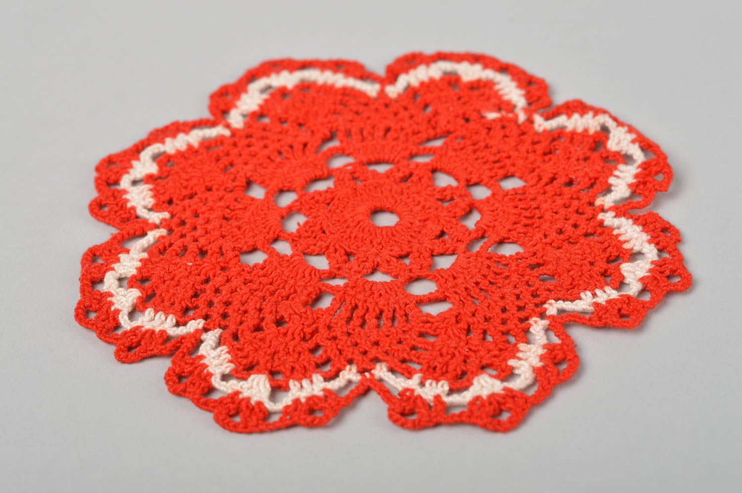 Petit napperon au crochet rouge fait main en fils de coton Décoration maison photo 5