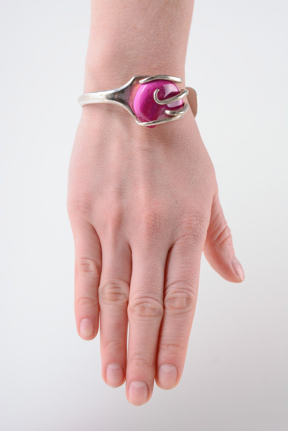Bracelet en métal fait main original pour femme avec belle pierre rose photo 3