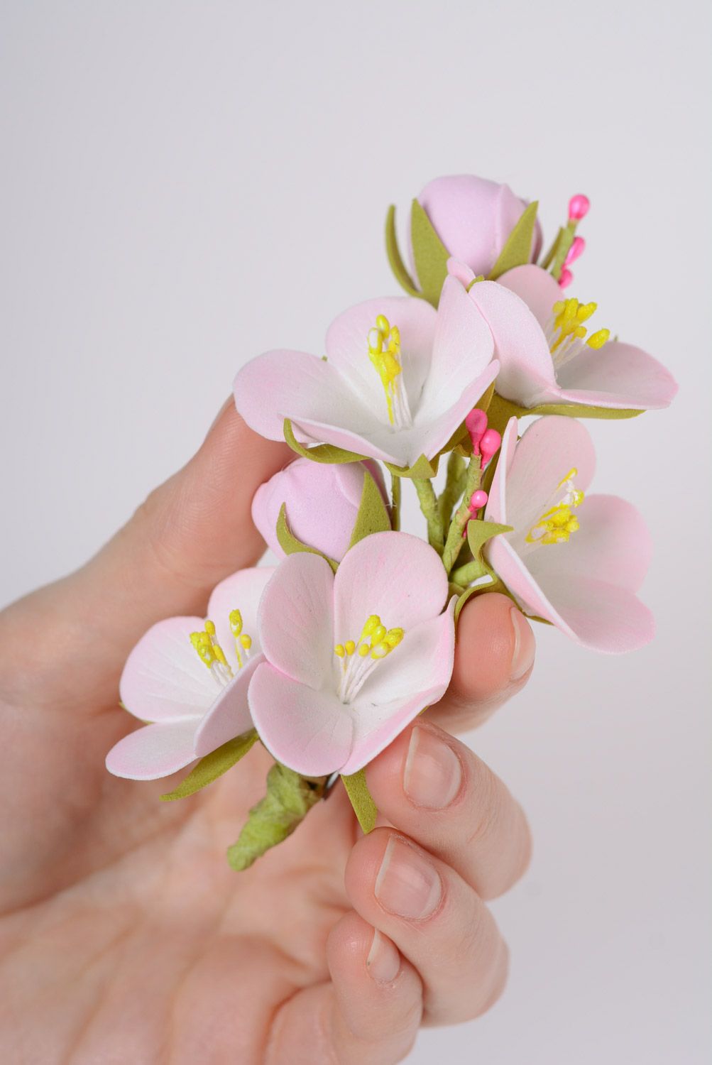 Barrette avec fleurs tendres en foamiran faite main originale grande claire photo 3