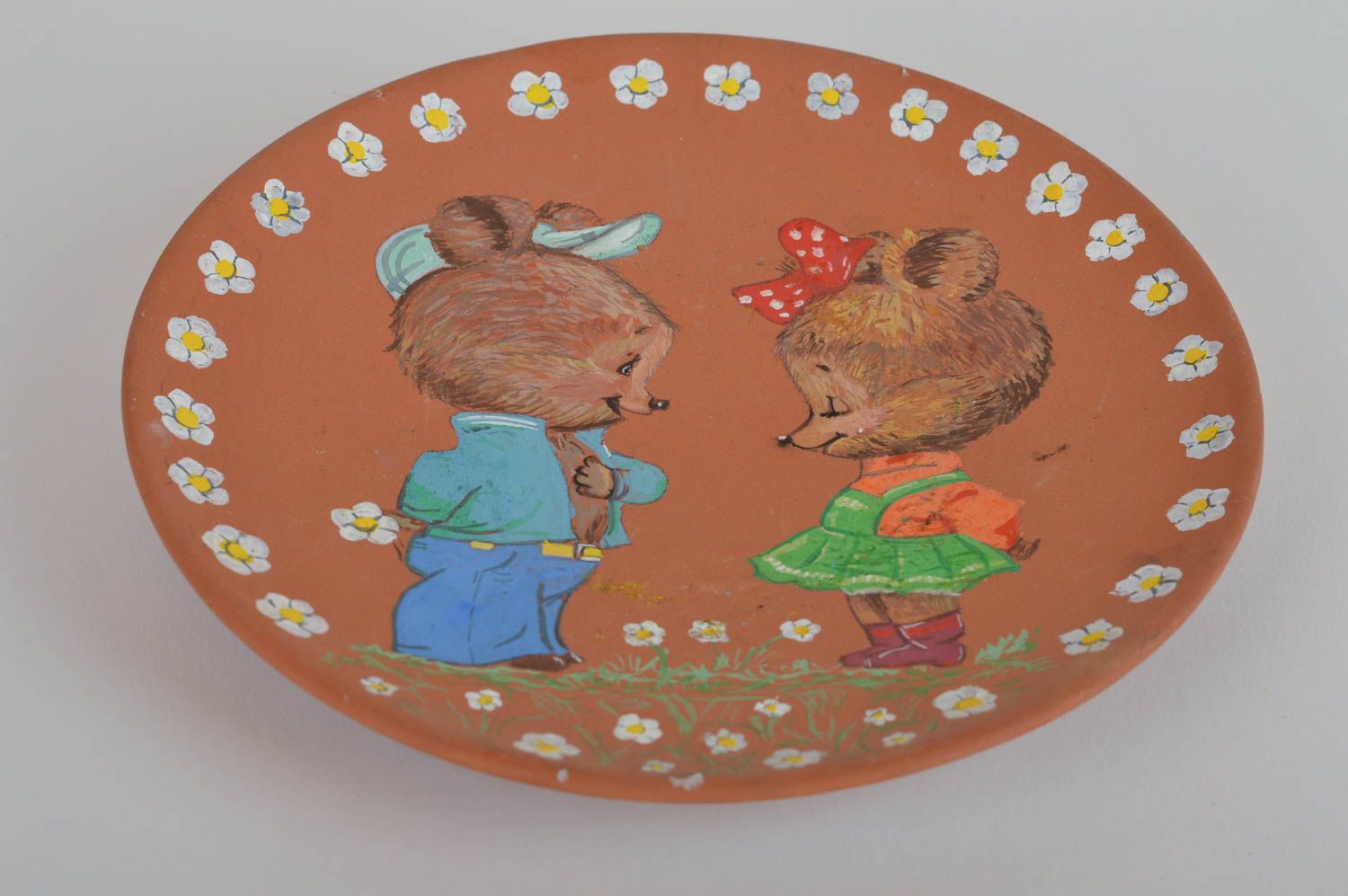 Тарелка из глины расписанная акриловыми красками с рисунком мишек ручной работы фото 2