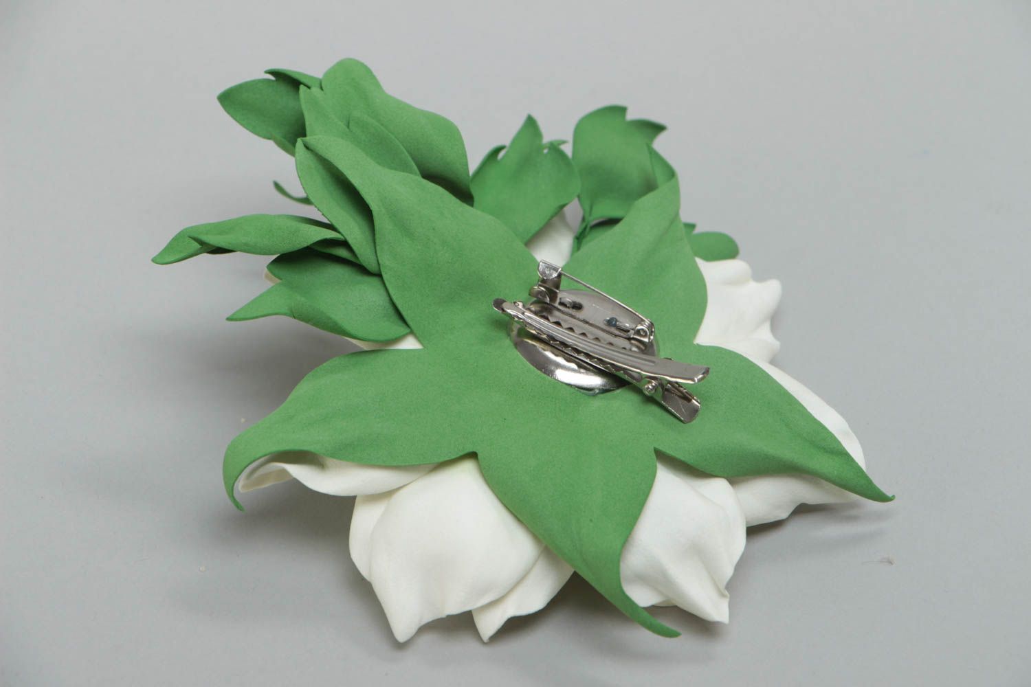 Broche barrette en foamiran belle grande fleur blanche verte faite main photo 4