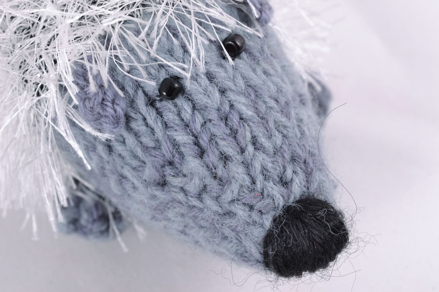 Petit jouet mou tricoté de fils coton laine acryliques Hérisson fait main photo 3
