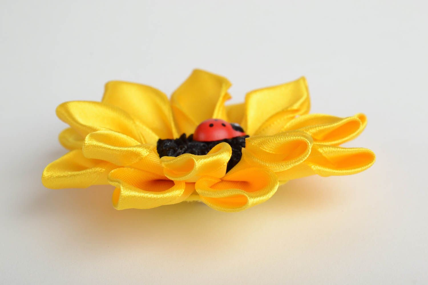 Deko Blume für Haarspange in Kanzashi Technik und gelber Farbe handgeschaffen foto 2