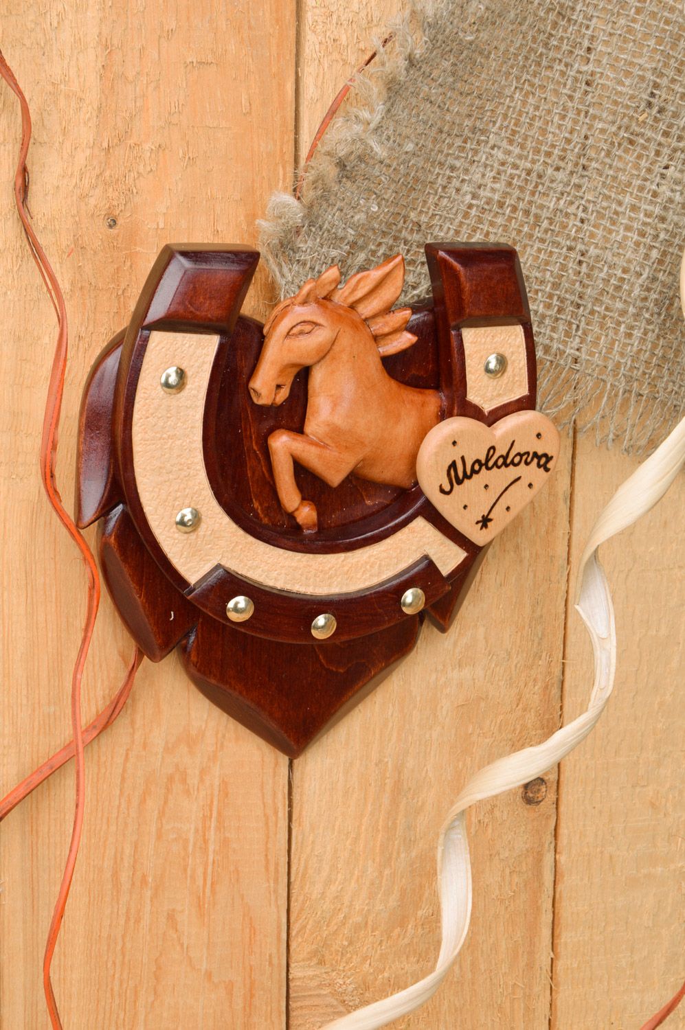 Handmade wall mounted key hanger carved of basswood and cheery wood Horseshoe photo 1