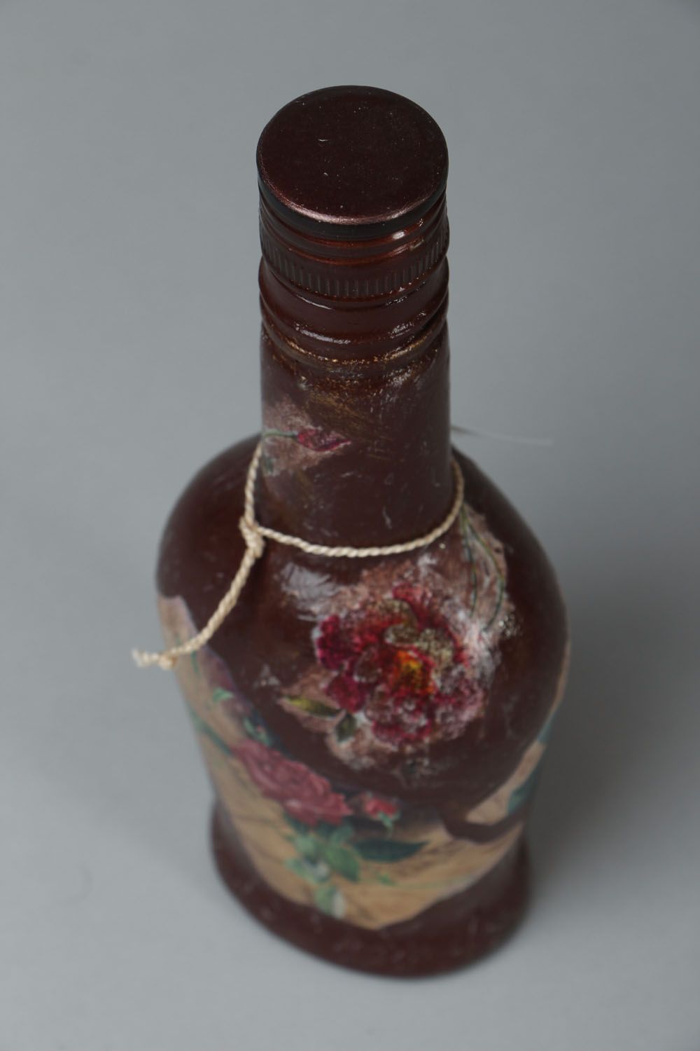 Botella decorativa mediante la técnica decoupage Retro foto 3