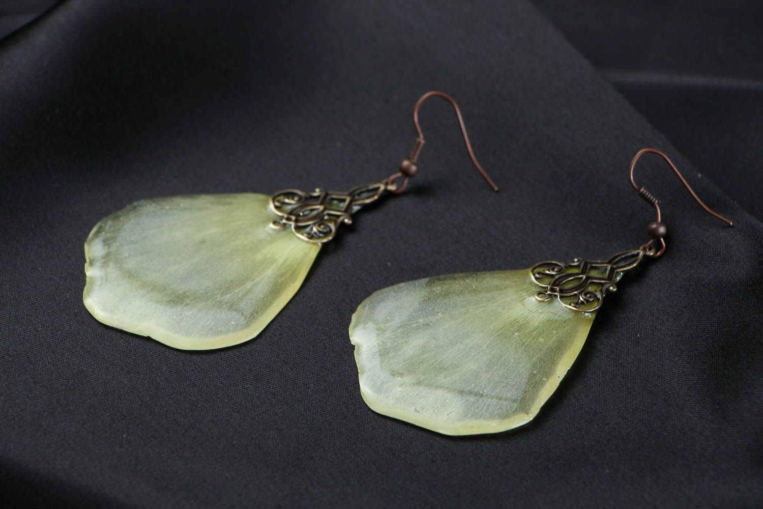 Earrings with natural flower petals photo 1