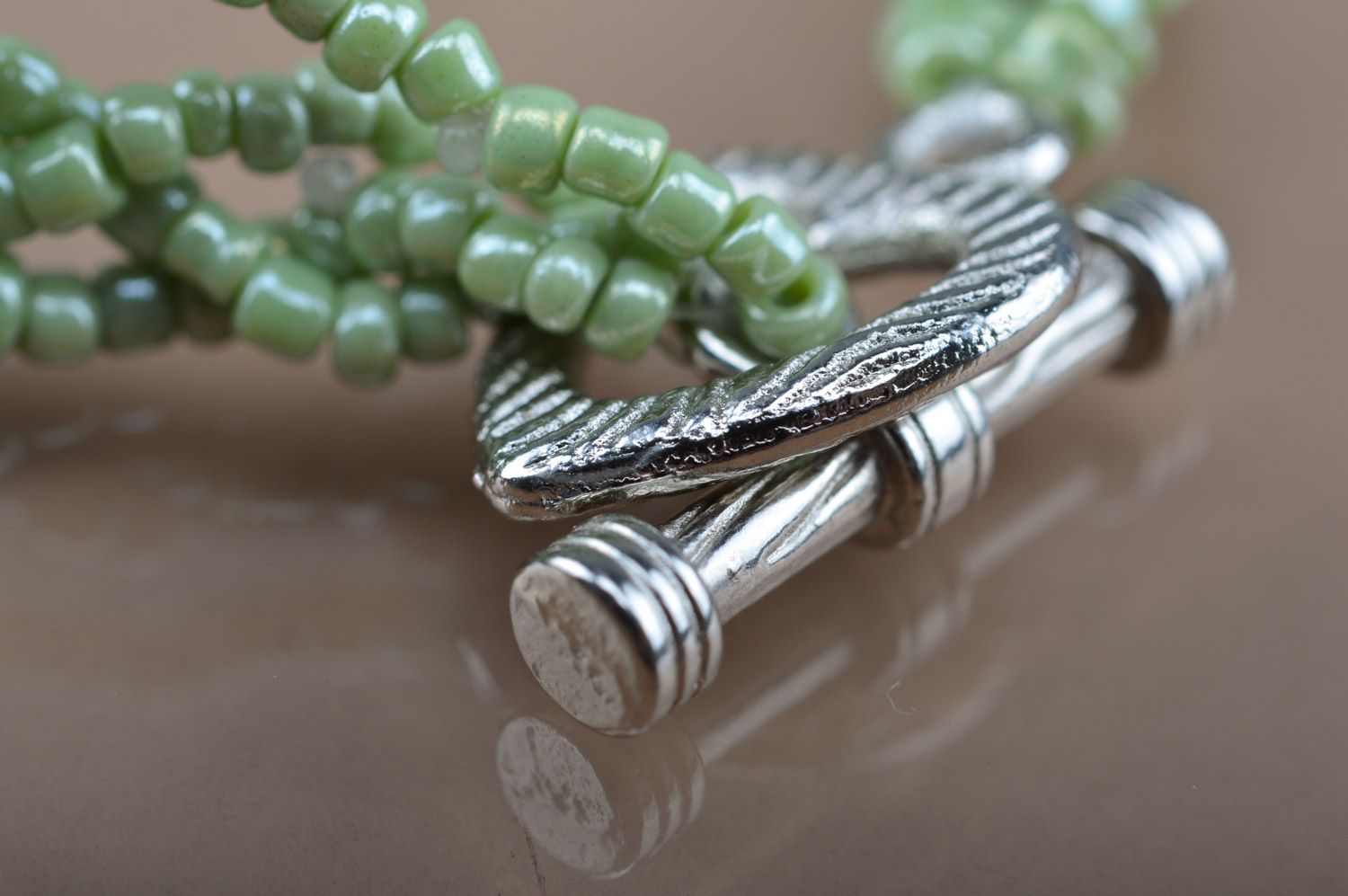 Handmade beaded wrist bracelet with metal toggle fastener in green color photo 4