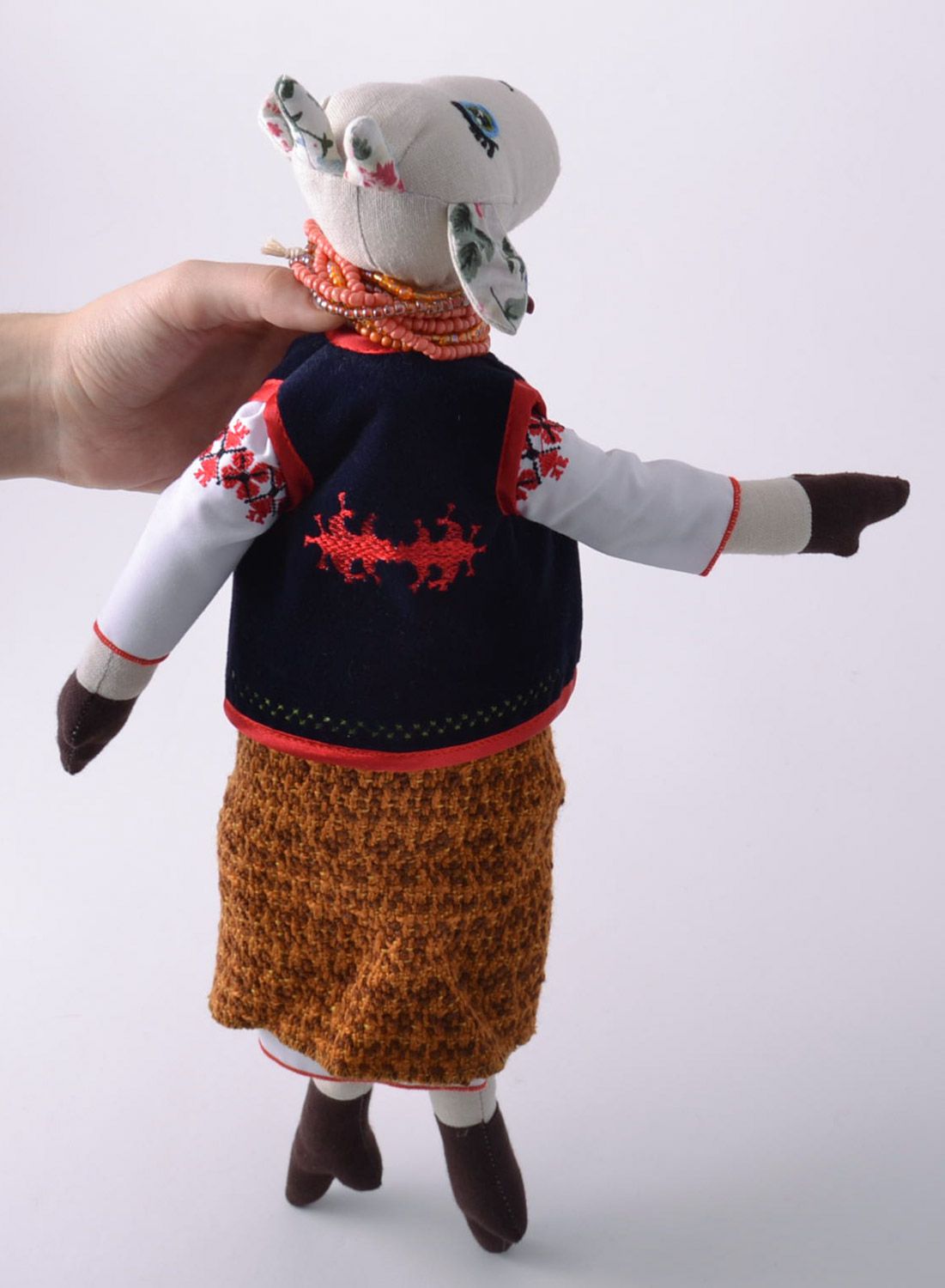 Designer Stoffpuppe handgemacht Ziege in Tracht mit Glasperlenkette für Geschenk foto 2