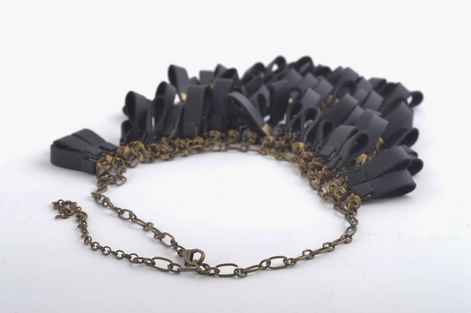 Подарок ручной работы кожаное колье черного цвета массивное ожерелье Бахрома фото 5