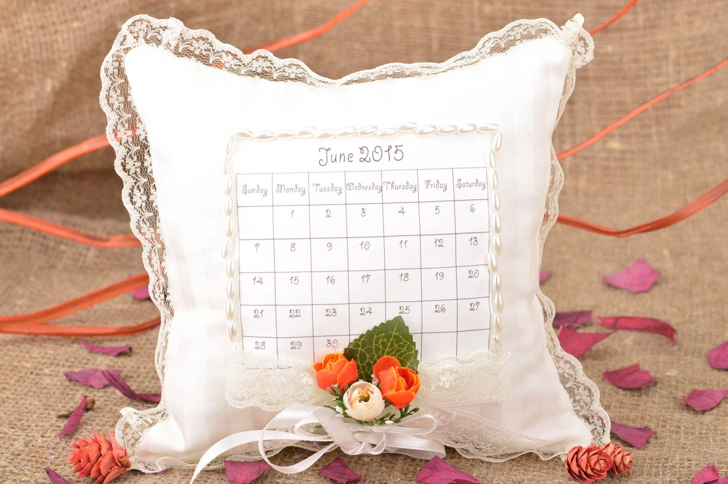 Handmade designer ring pillow sewn of cotton fabric with calendar and lace photo 1