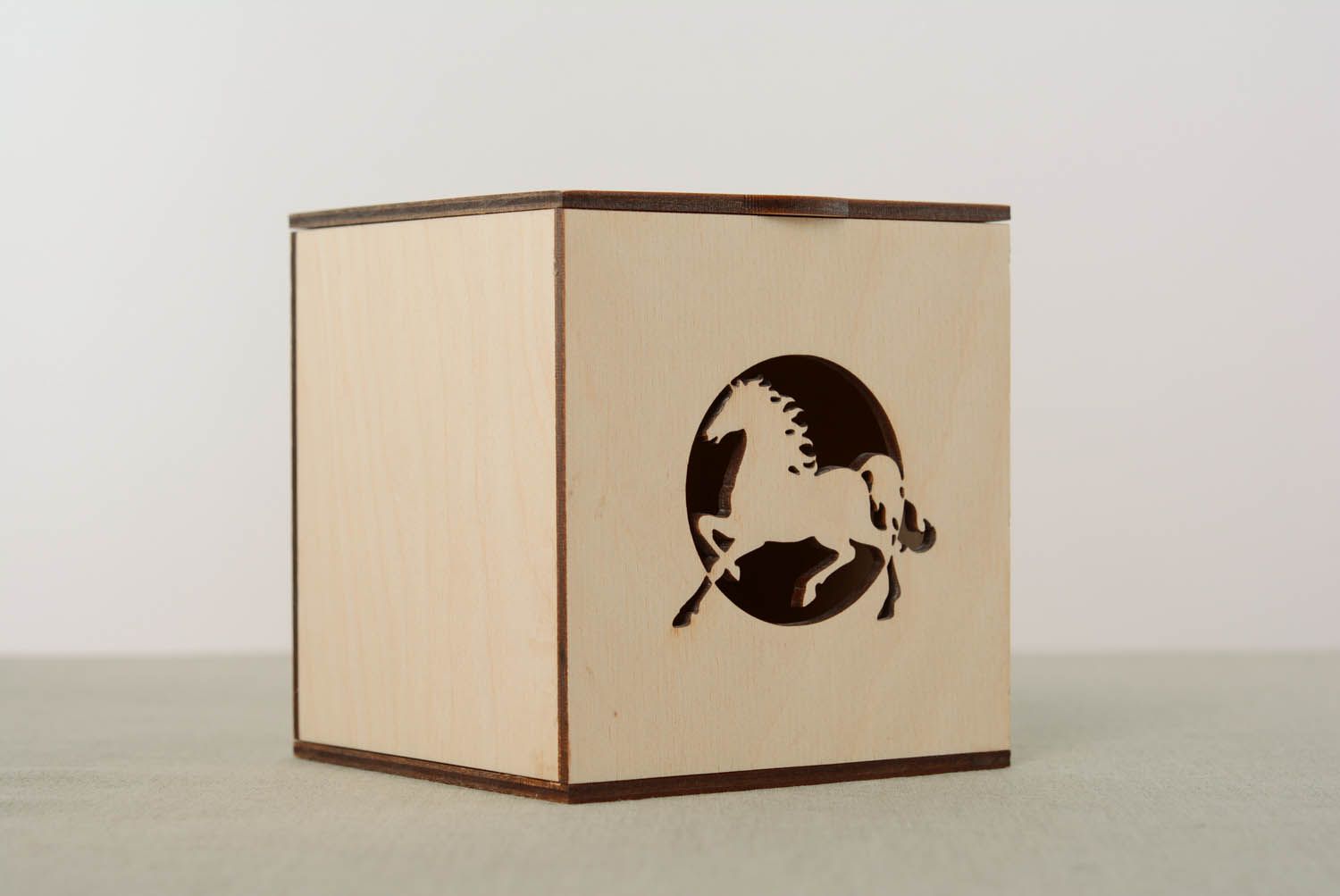 Boîte à décorer en bois Cheval carrée faite main photo 4