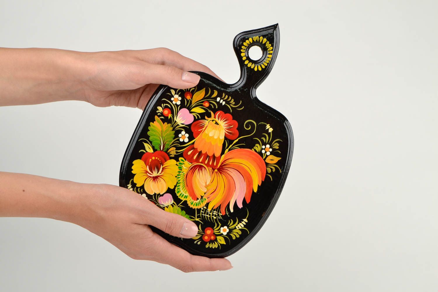 Tabla de cortar artesanal accesorio de cocina elemento decorativo con ornamentos foto 2