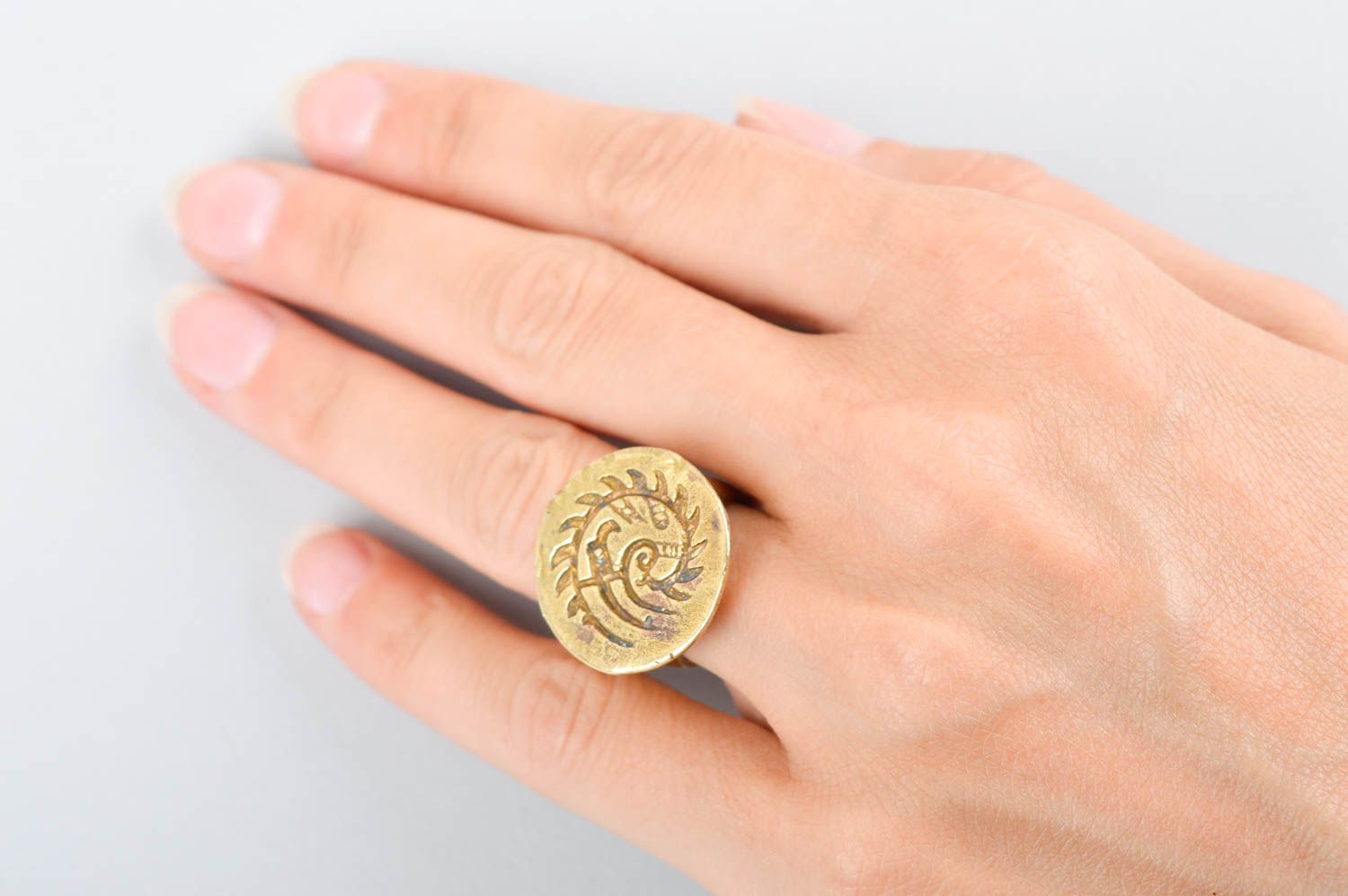 Кольцо ручной работы кольцо из латуни оригинальное металлическое украшение фото 5