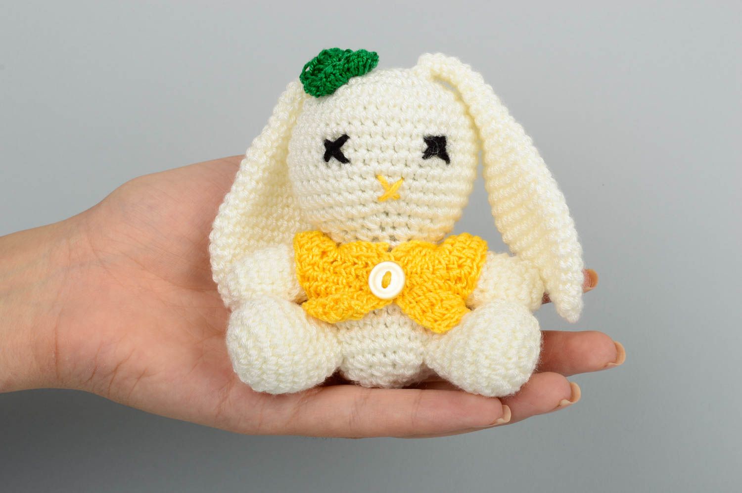 Doudou lapin blanc fait main Jouet tricot en fils acryliques Cadeau enfant photo 2