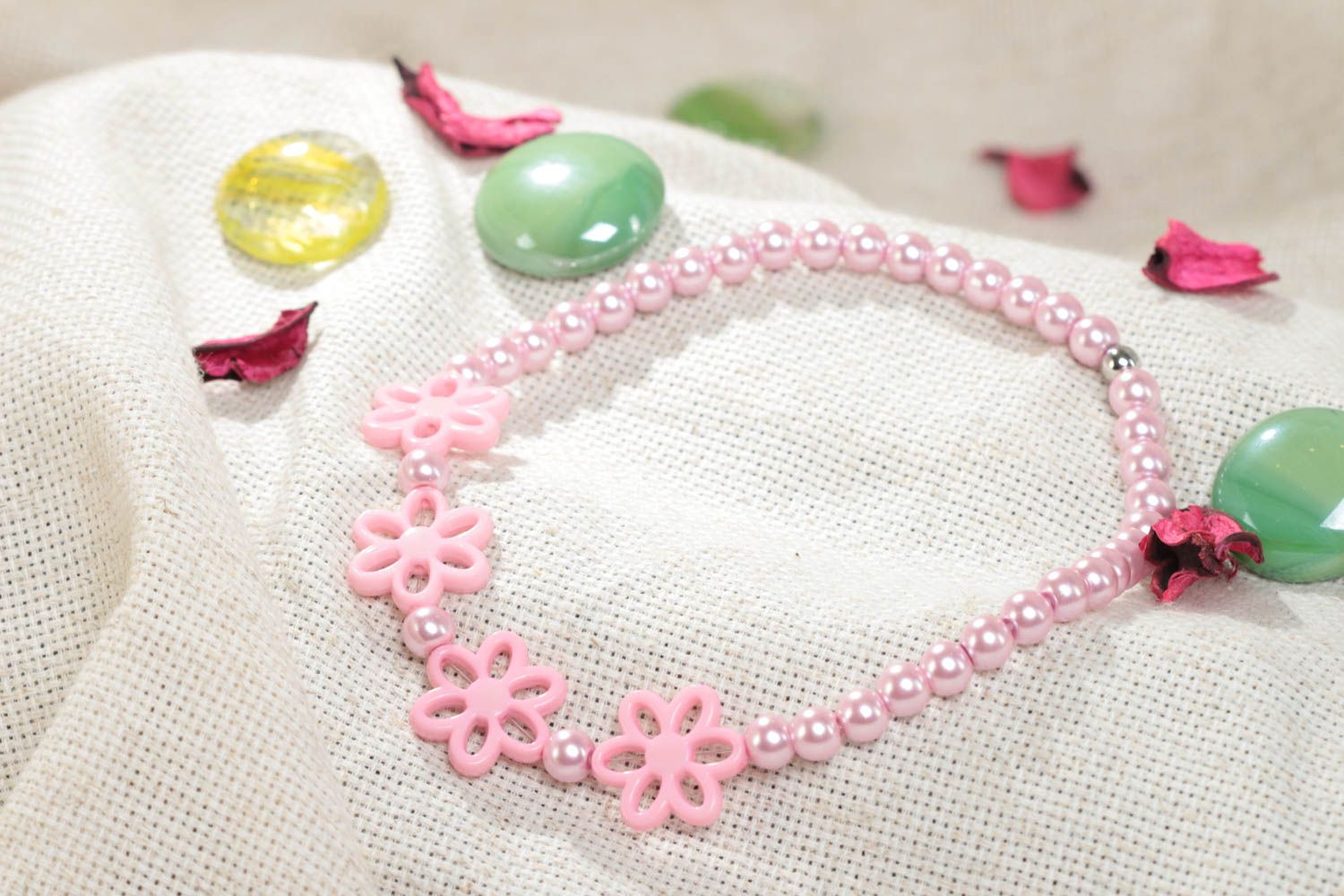 Handmade Kinder Halskette aus Keramikperlen schön rosa elegant grellfarbig foto 1
