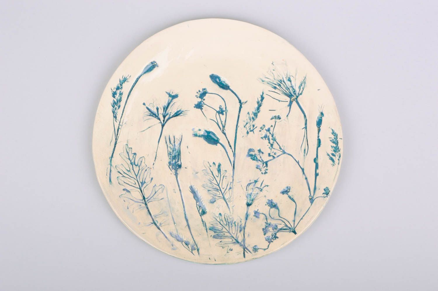 Assiette plate céramique à motif floral bleu faite main peinte décorative photo 1