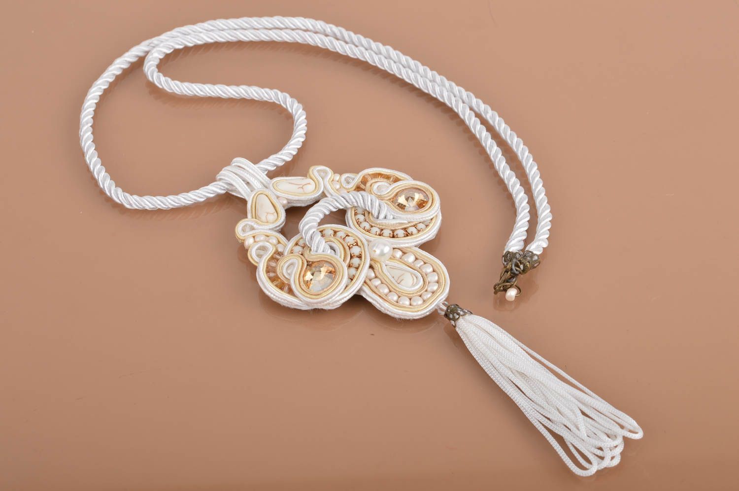 Pendentif en soutache fait main original bijou textile accessoire pour femme photo 2