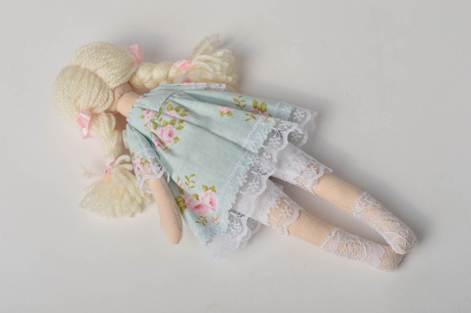 Juguete artesanal de tela natural muñeca de peluche regalo original para chica foto 4