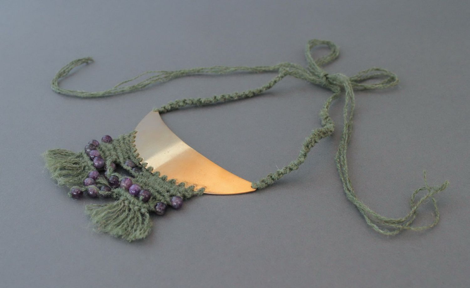 Ethnic necklace made from wool and amethyst photo 1