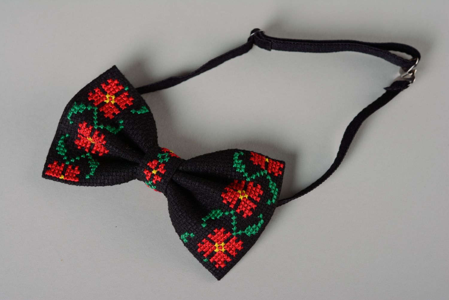 Designer black bow tie with bright handmade embroidery in ethnic style for men photo 2