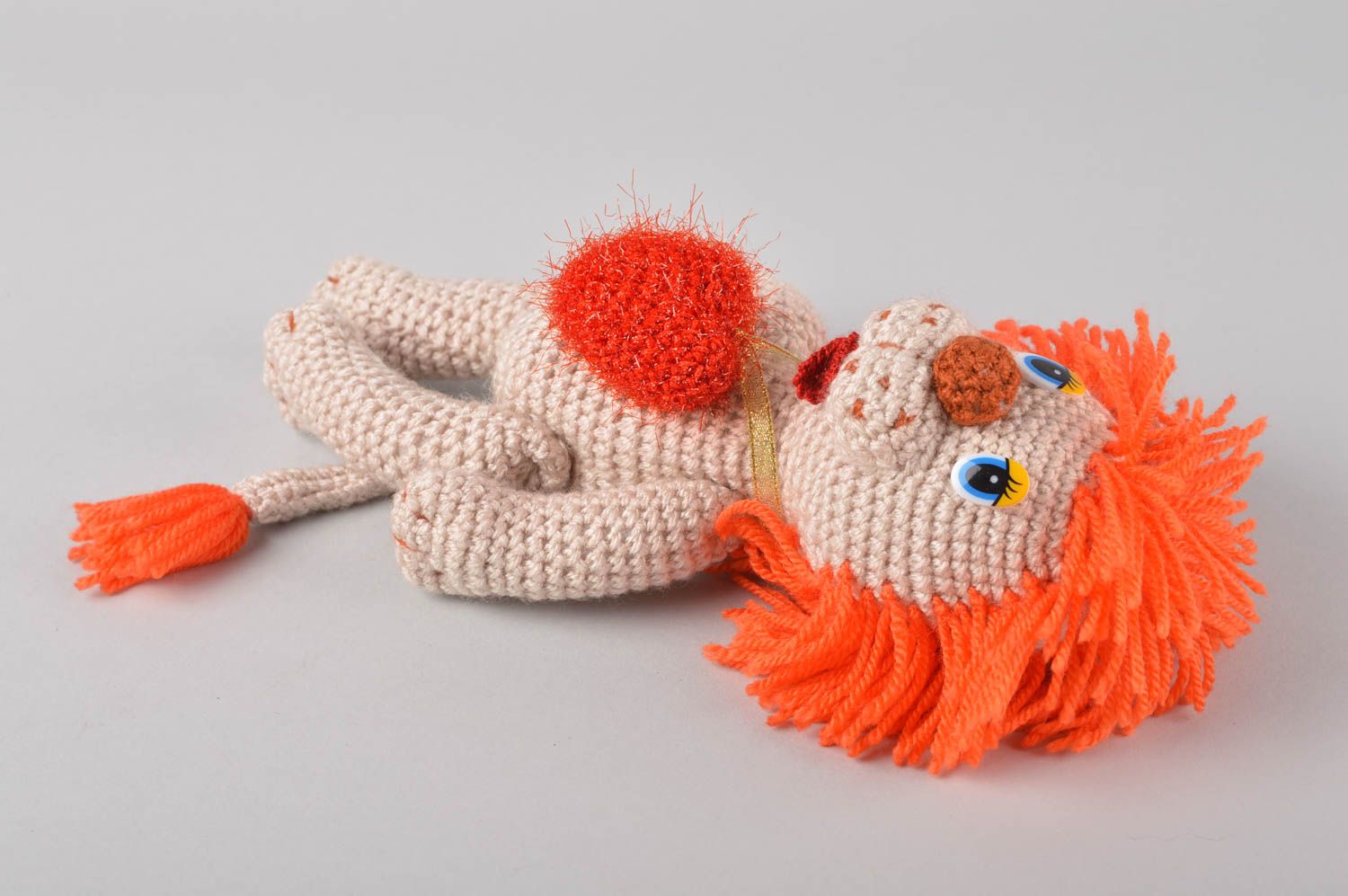 Jouet lion avec coeur Peluche faite main tricotée au crochet Cadeau enfant photo 3