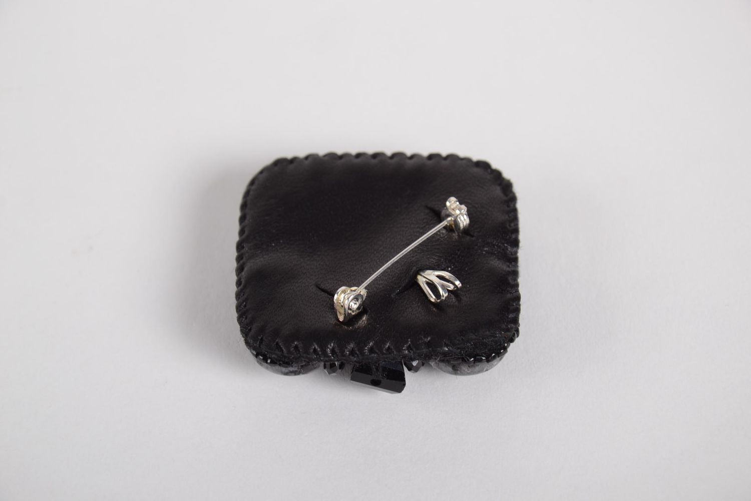 Unusual handmade beaded brooch stylish brooch jewelry accessories for girls photo 3