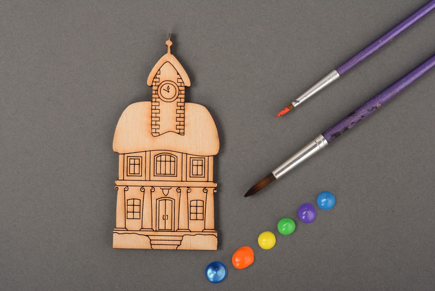 Décoration à colorier avec aimant maison avec l'horloge photo 1