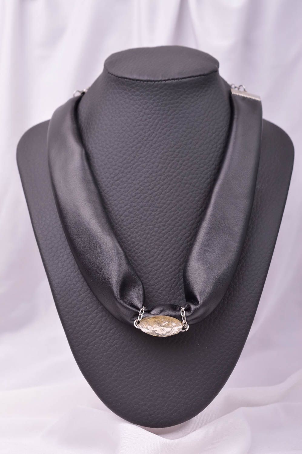 Collar artesanal bisutería fina de cuero artificial accesorio femenino foto 1