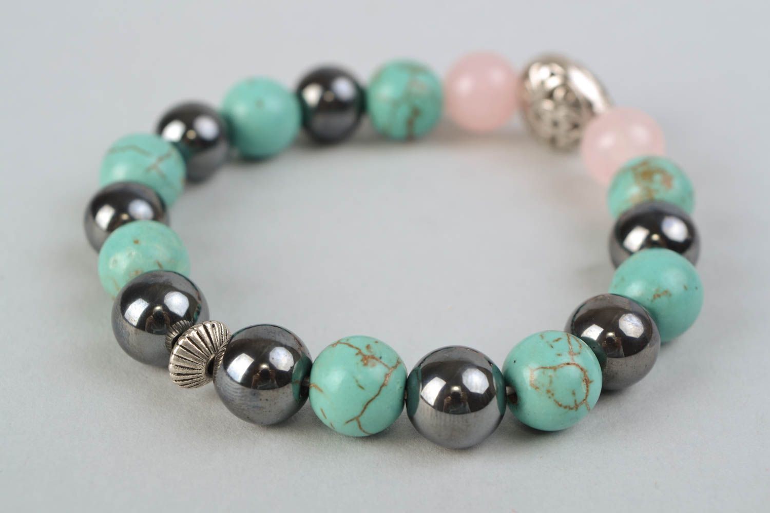 Joli bracelet original avec turquoise hématite et quartz rose fait main femme photo 4