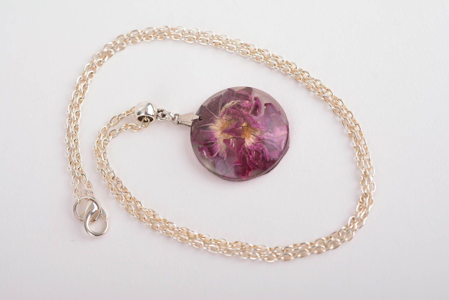 Stylish handmade flower pendant epoxy pendant design beautiful jewellery photo 3