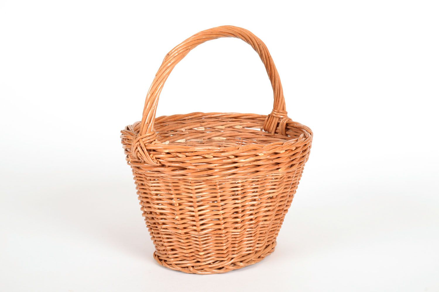 Braided basket made of vine photo 3