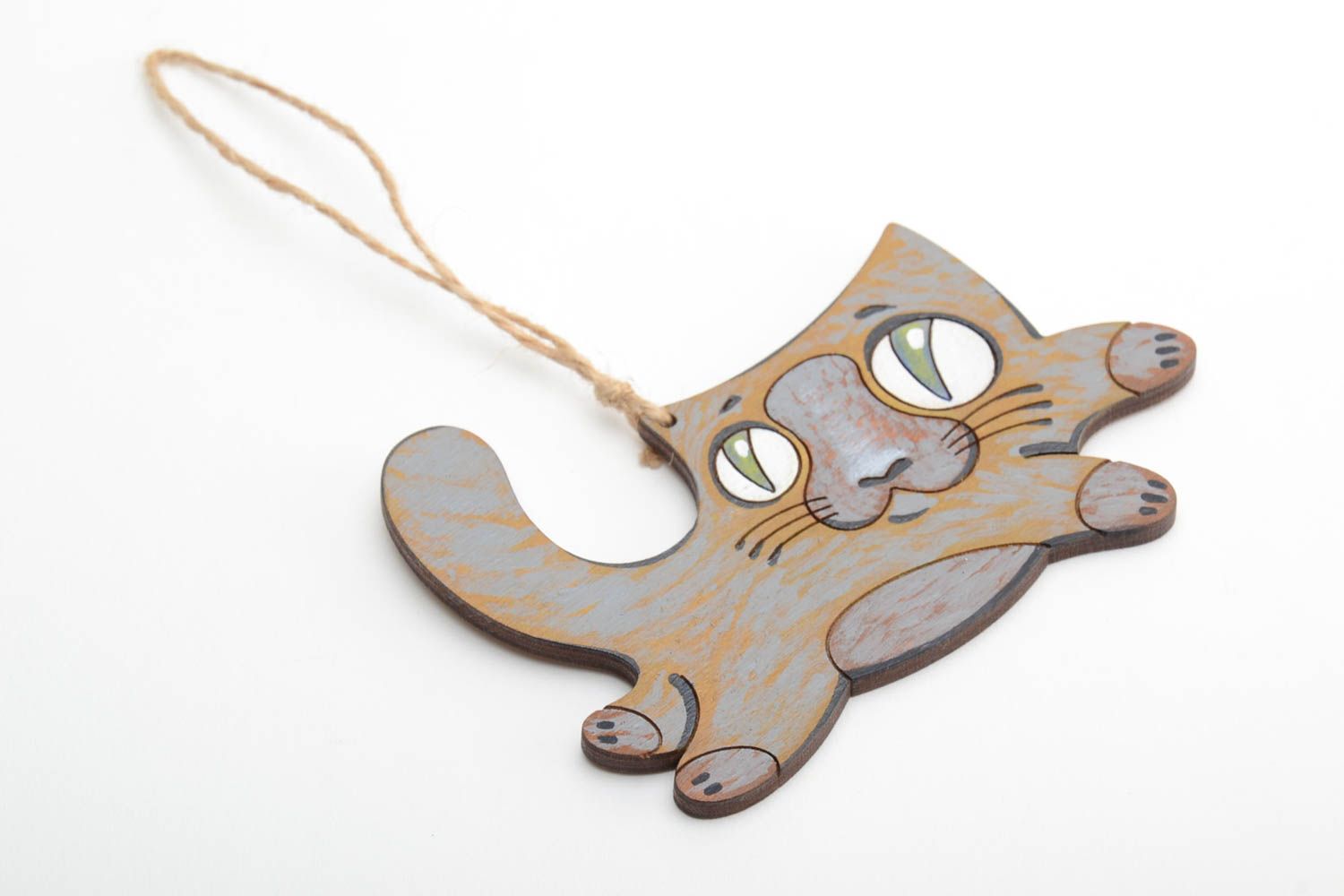 Colgante decorativo artesanal de chapa de madera con forma de gato gris foto 2