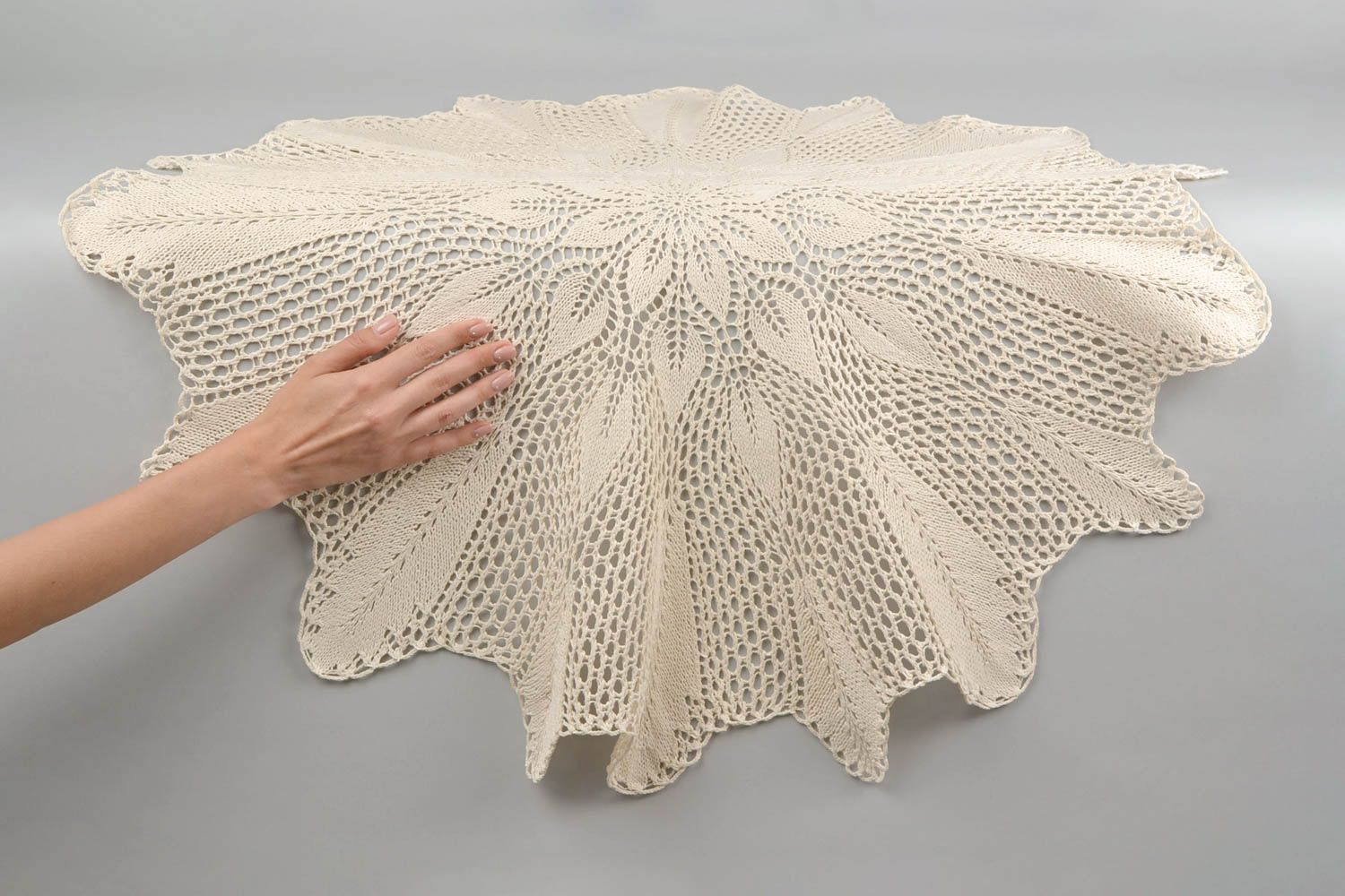 Grand Napperon fait main tricoté en fils de coton rond ajouré Textile de maison photo 2