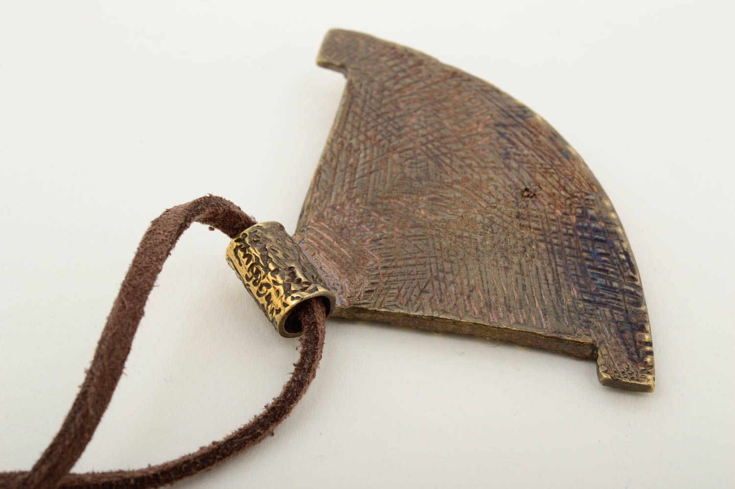 Colgante de bronce en un cordón artesanal accesorio para mujer bisutería de moda foto 5
