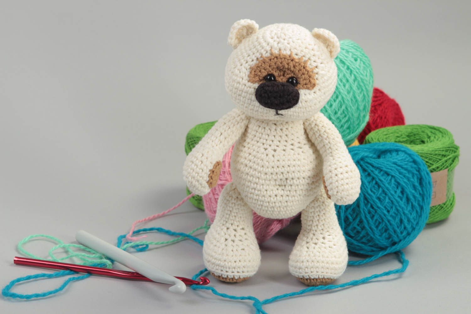 Jouet enfant Peluche tricotée fait main Cadeau original ourson blanc mignon photo 1