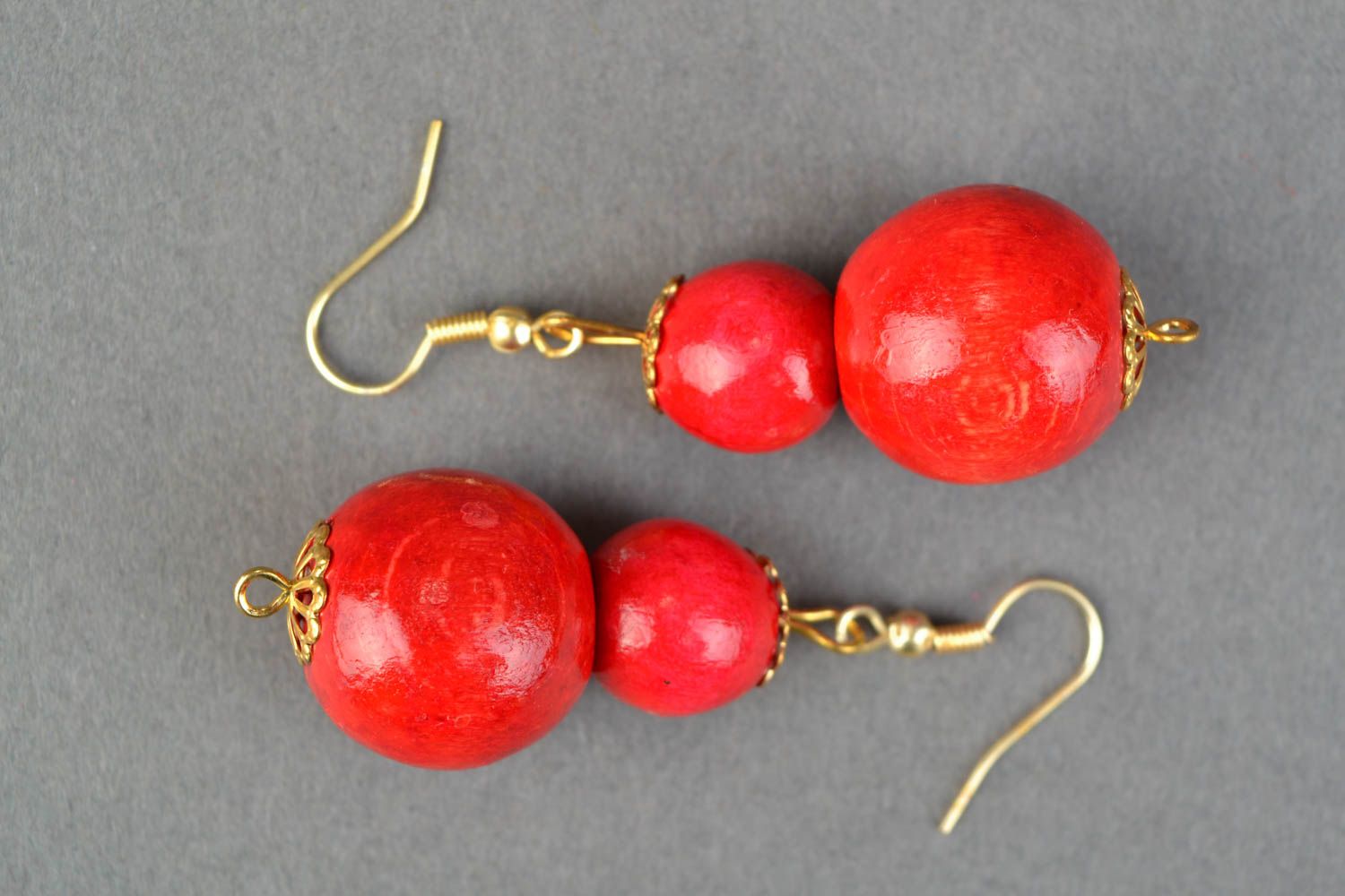 Boucles d'oreilles pendantes en bois rouges Obier faites main pour femme photo 5
